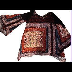 2tee Couture multi colored blouse with flared and flowy sleeves